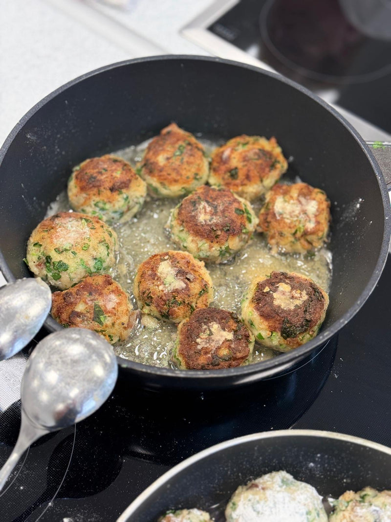 Italienische Kräuter und frische Zutaten